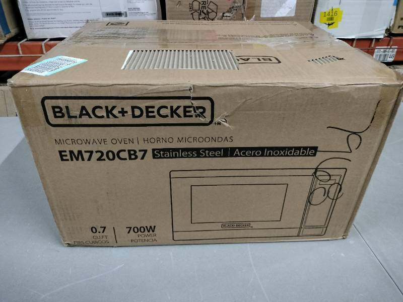 BLACK+DECKER EM720CB7 Digital Microwave Oven with Turntable Push