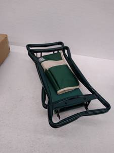 lot 15571 image: Garden Kneeler and Seat