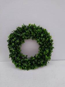 lot 15604 image: 16 Artificial Greenery Wreath, (Unknown Brand)