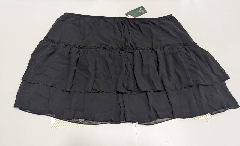 lot 51062 image: WOMENS- 1X Ruffle Skirt. Black