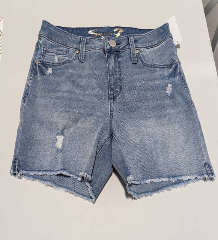lot 51067 image: WOMENS- 6 SHORTS.Seven7. Denim. Lost(Light Wash) $59 msrp