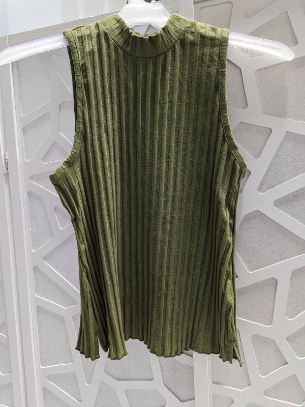 lot 51069 image: WOMENS- S TOP. Olive Green
