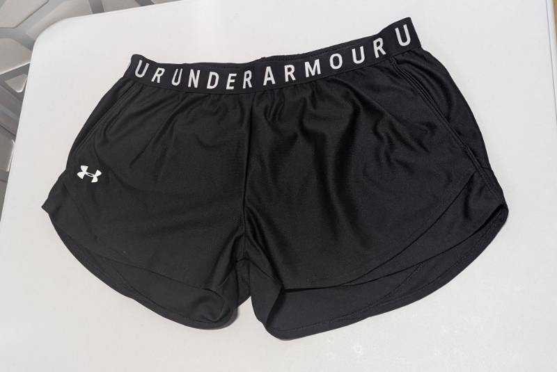 lot 51077 image: WOMENS- L SHORTS. Under Armor. BlackBlack