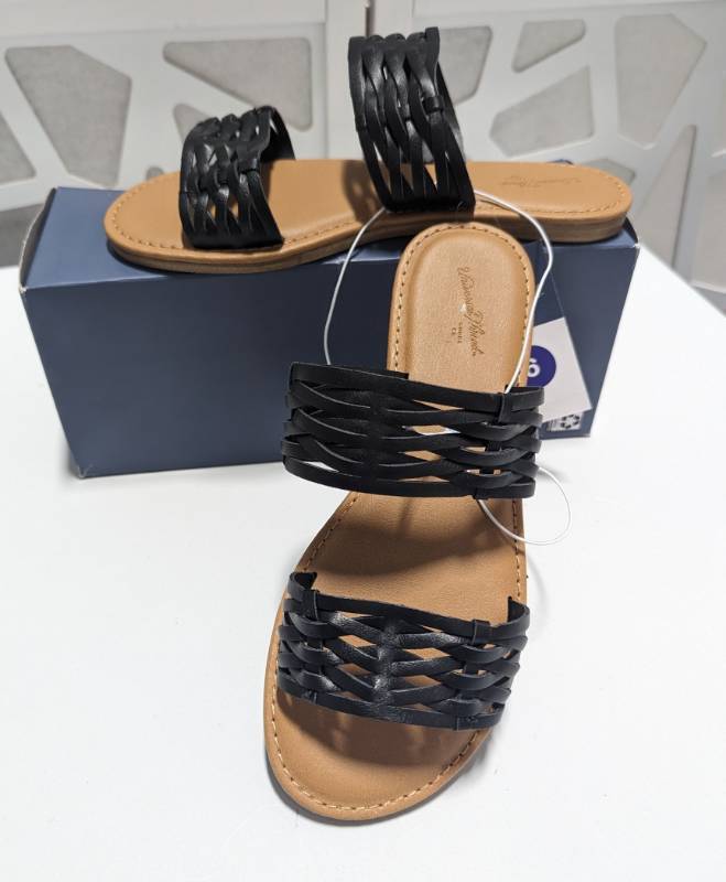 lot 9036 image: LADIES- 6 Sandal. Black