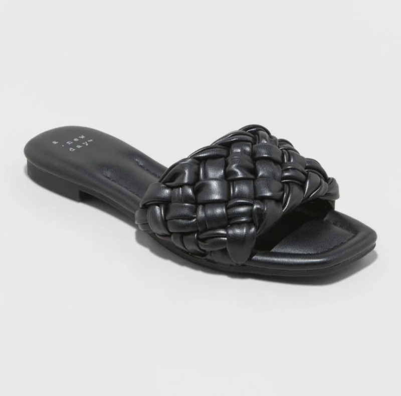 lot 9037 image: LADIES- 6 Sandals. Black $20 msrp