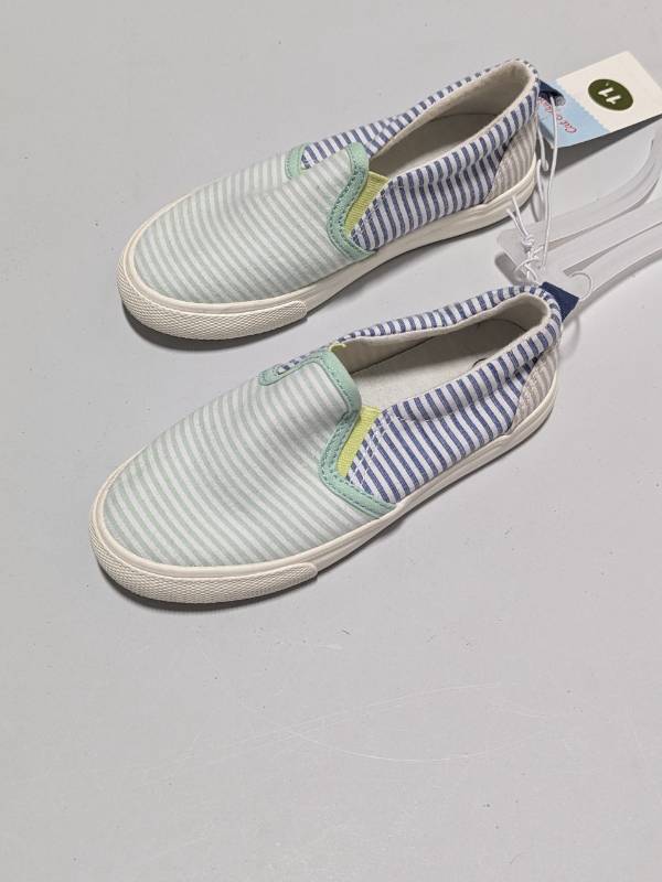 lot 9102 image: KIDS- 11 Shoes. TaylorMulti