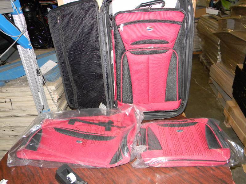 American Tourister luggage fieldbrook II 4 piece set, Red/Black, piece set | Price Peeler's Hot Warehouse SALE!! | Equip-Bid