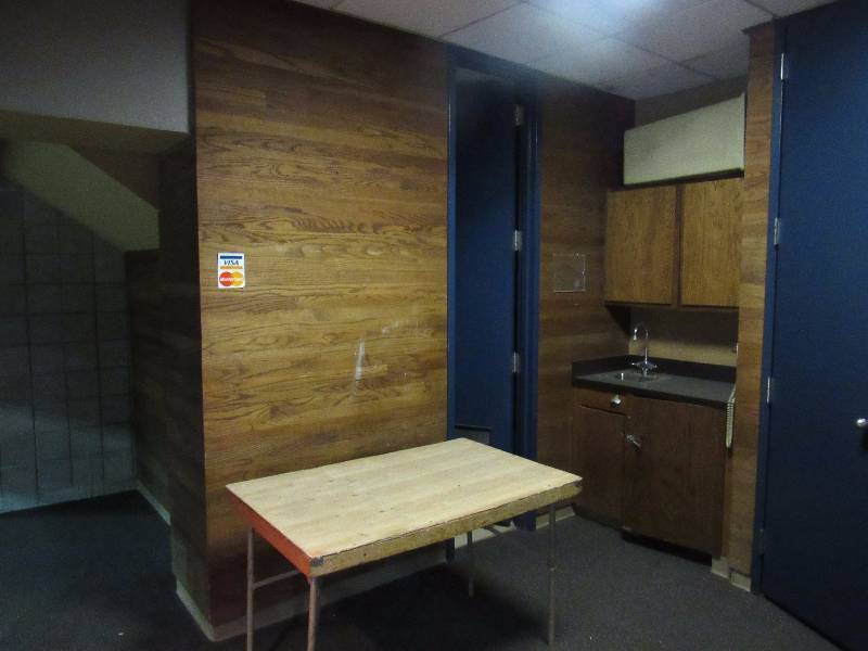 lot 1506 image: Contents Of Suite F