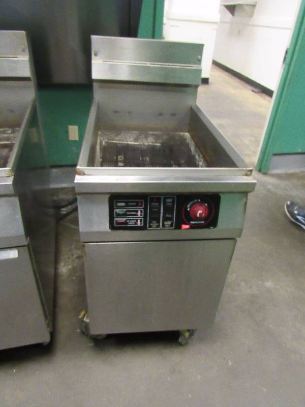 lot 1536 image: Cecilward 65LB Electric  Fryer