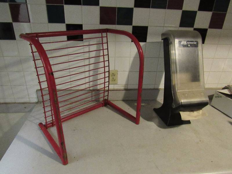 lot 1587 image: Counter Top Merchandise Display With Napkin Dispenser