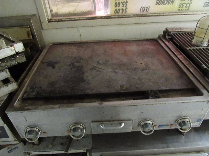 lot 1598 image: Wells 36in Flat Top Electric Griddle