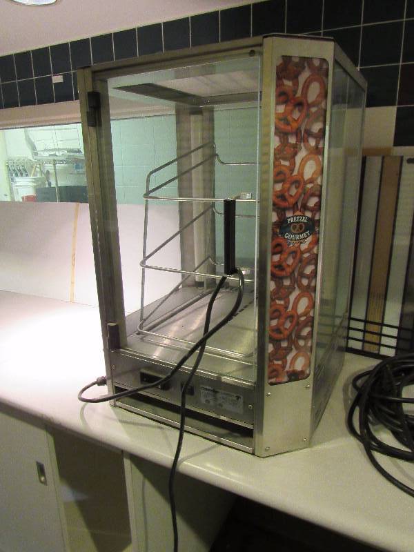 lot 1606 image: Roundup Counter Top Glass Pretzel Display Cabinet