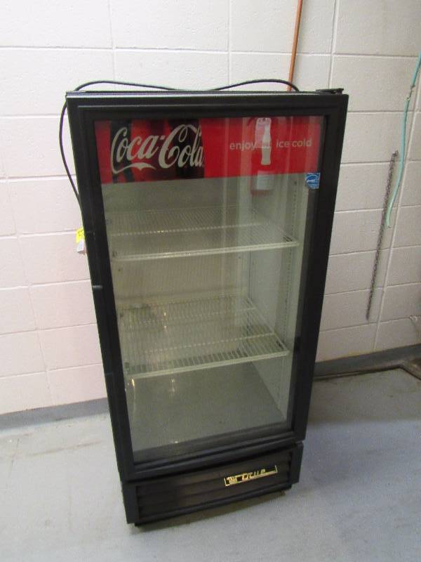 lot 1607 image: True Glass Front Display Cooler
