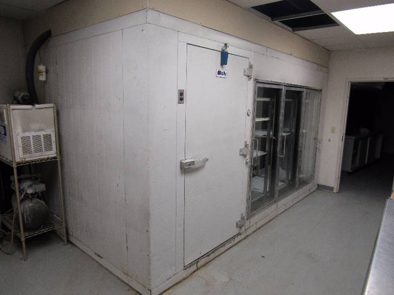 lot 1617 image: 13-12 X 7-12 (3) Reach In Door Bally Commercial Walk-in Cooler