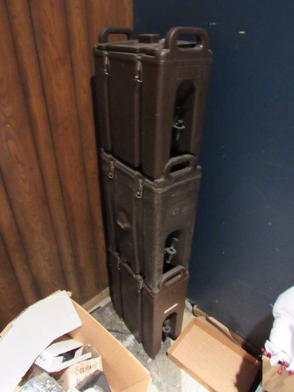 lot 1704 image: Lot Of (3) Cambro Insulated Drink Dispensers