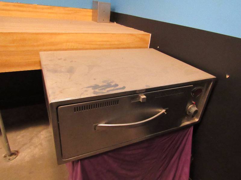 lot 1711 image: Wells Single Countertop BunChip Warmer