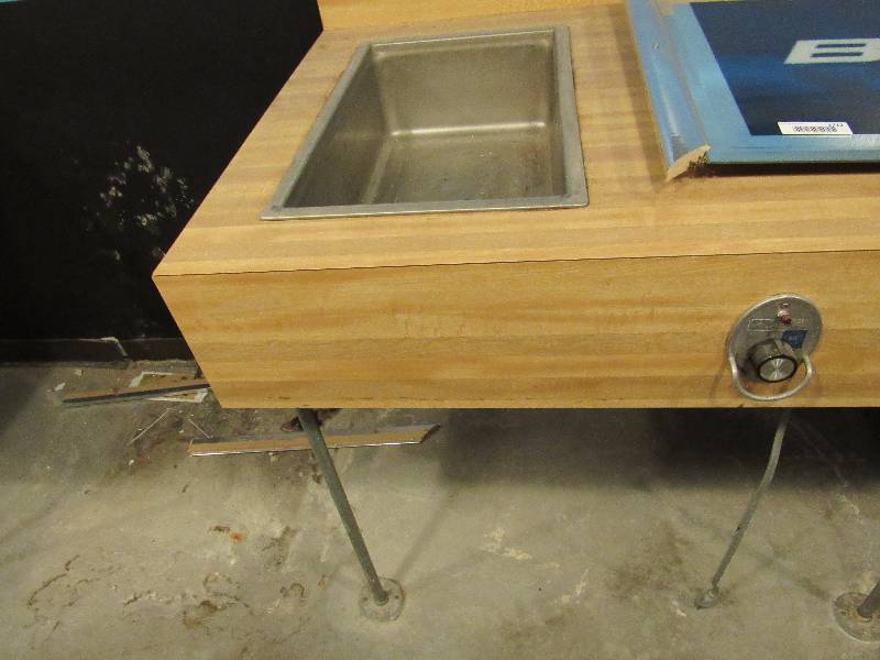 lot 1713 image: Wells Countertop Built In Full size Food Warmer