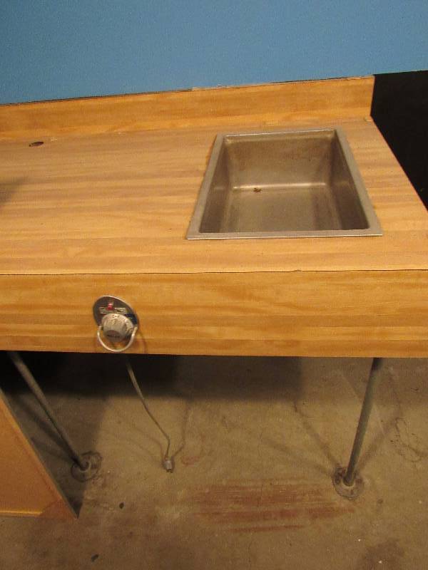 lot 1722 image: Wells Countertop Built In Full size Food Warmer