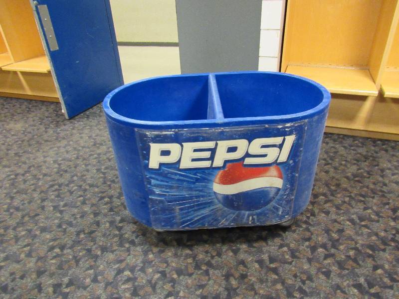 lot 1741 image: 256 Quart Beverage Ice bin