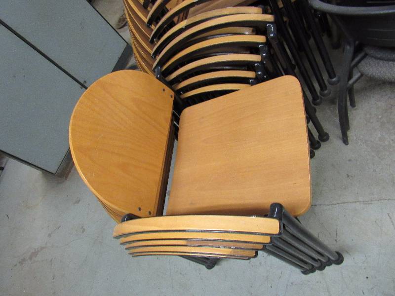 lot 1816 image: Lot Of (5) Metal Framed Chairs With Wooden Seats And Backs