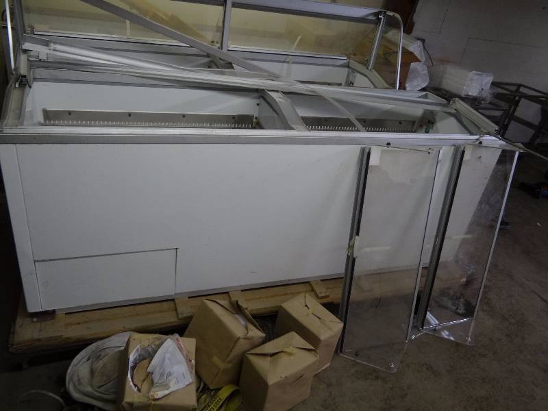 lot 1004 image: Hussmann 72 Curved Glass Ice Cream Dipping Cabinet Display Case