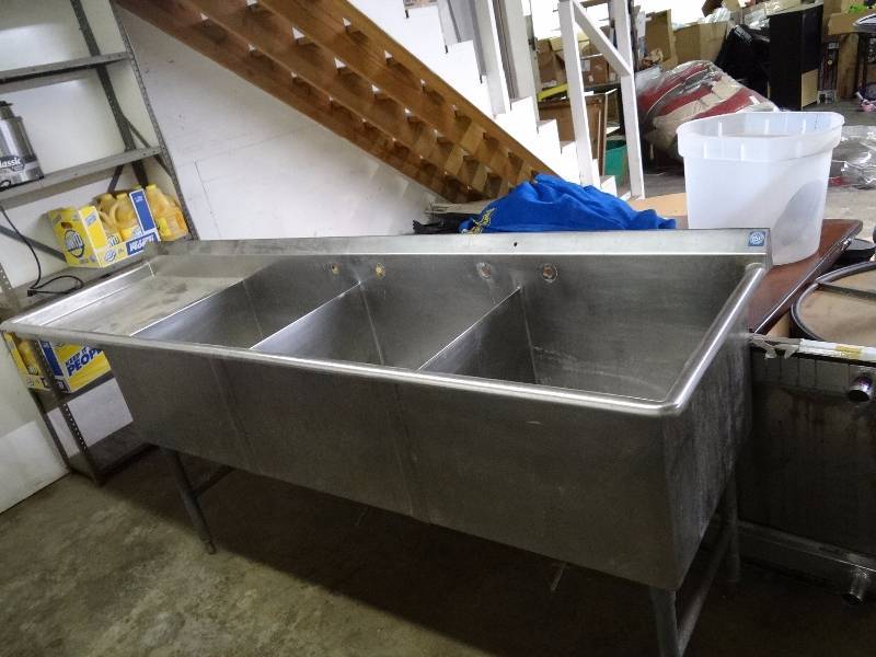 lot 1008 image: Fully Stainless (3) Compartment Stainless Sink Without Faucets