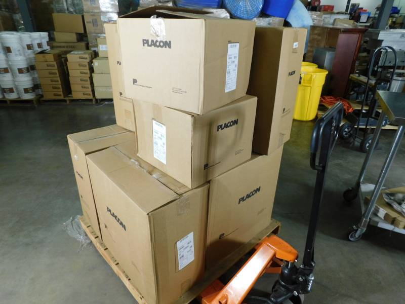 lot 1317 image: Large Lot of Placon Misc Food Containers and Lids