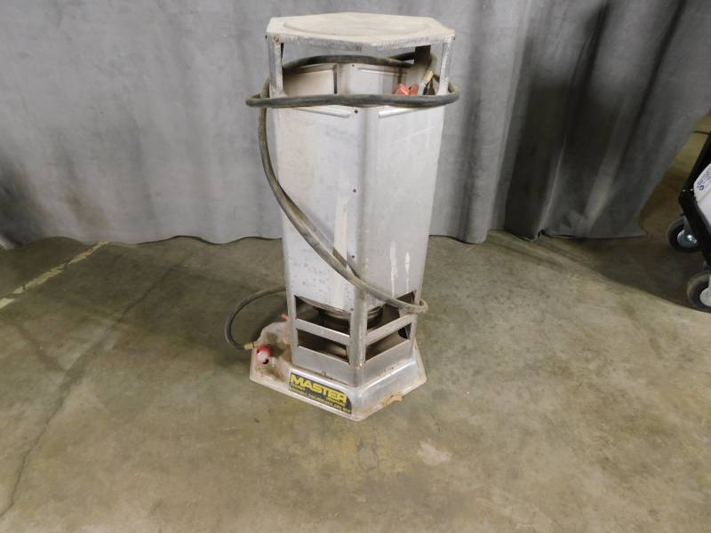 lot 1006 image: Master Propane TC200V Heater