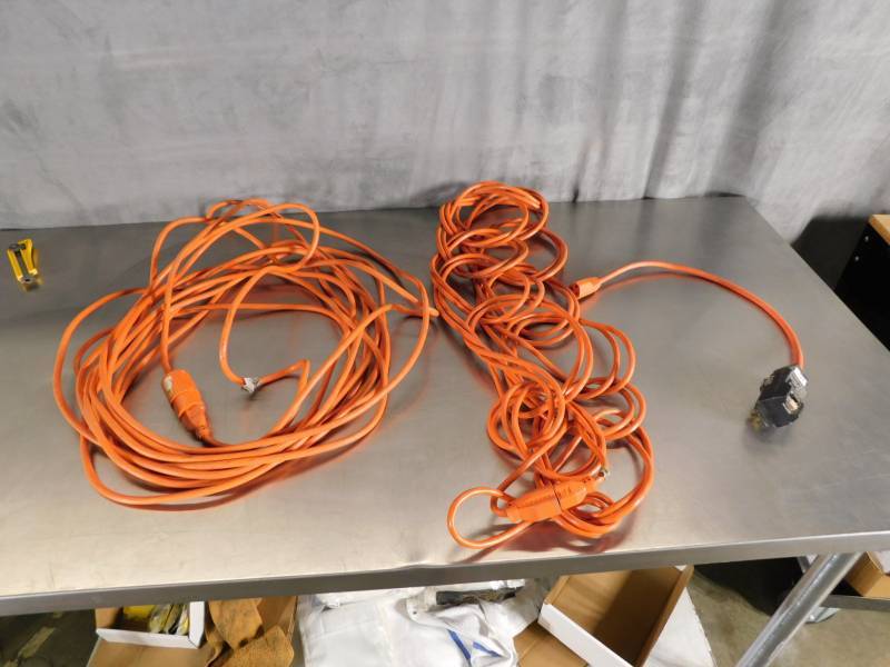 lot 1011 image: Lot of Extension Cords