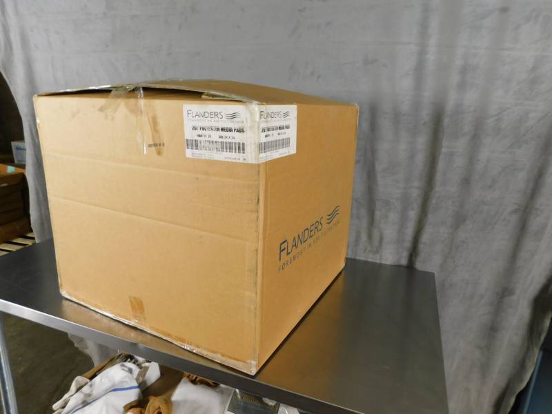 lot 1155 image: Case of Flanders 2DT Polyester Media Pads 24 x 24