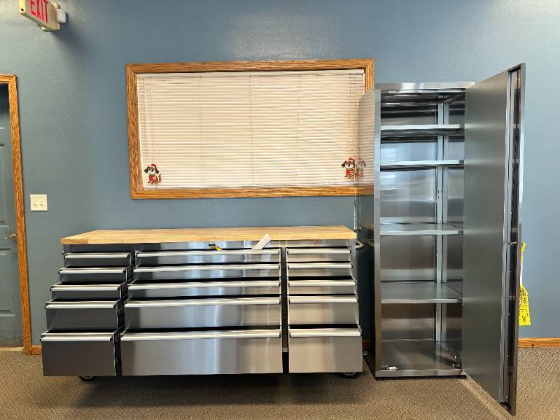 lot 1020 image: NEW 72 STAINLESS STEEL 15 DRAWER TOOL BENCH & CABINET COMBO