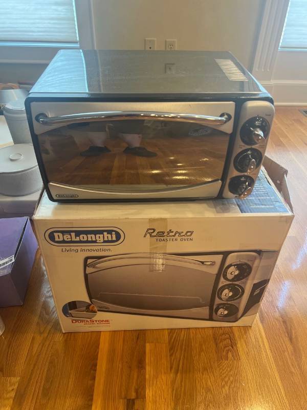 Delonghi XR640 Retro Bake and Broil Toaster Oven Louisburg KS