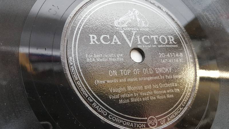 lot 7332 image: Before the 50s came these 78 RPM vinyl records.  Going to sell these one at a time.  Look at the photos for the artist.