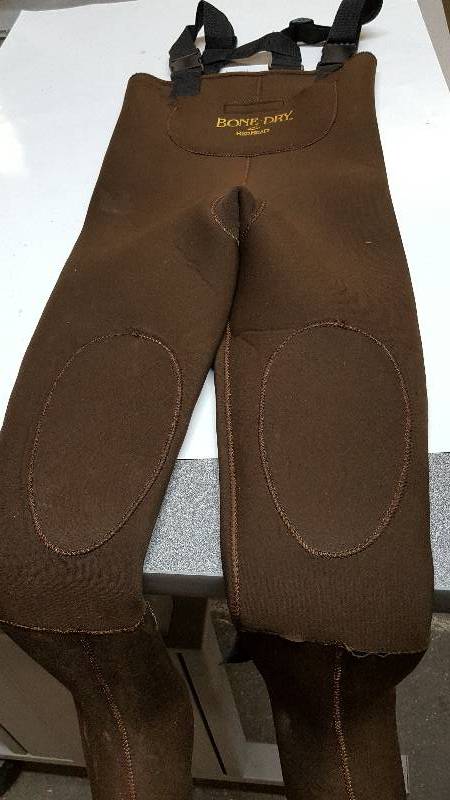 lot 6980 image: RedHead Bone-Dry Classic Series Neoprene Stocking-Foot Waders for Youth with tear on one leg returned to the Bass Pro store