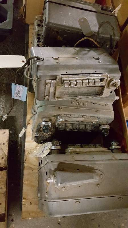lot 6982 image: This is the last of these auto and truck antique radios.  Looks like weve got 5 left and all on this pallet.