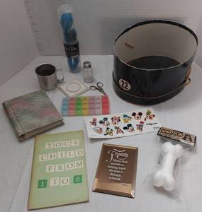 lot 39399 image: Everything on Table