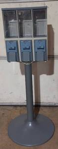 lot 39402 image: 3 Bin Vendstar 3000 Bulk Candy Vending Machine w Stand & Keys