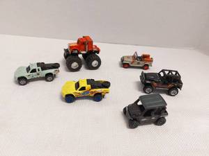 lot 39424 image: mix of 6 Heres to sand in your face Vehicles