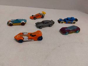 lot 39428 image: 6 Futuristic Vehicles