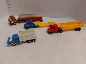 lot 39429 image: Mix of 4 Big Trucks