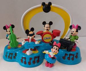 lot 39442 image: DISNEY MICKEY MOUSE CLUBHOUSE JAMMIN JAMSTAND TALKIN BOBBIN PLAYSET W ORIGINAL 4 FIGURES PLUS MINNIE WITH FLUTE