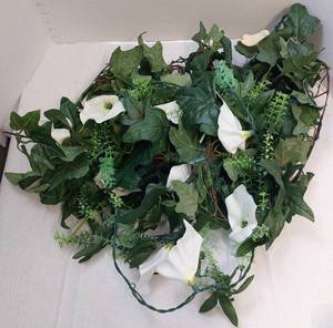 lot 39474 image: Lighted Garland with Lily Flowers