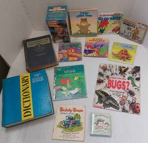 lot 39476 image: Vintage Books & 4 Video set Classic Singing Cowboys