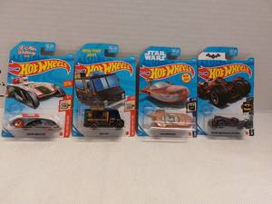 lot 39508 image: 1 Batman, 1 Star Wars and 2 Holiday Hot Wheels Vehicles