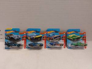 lot 39510 image: 4 International Short Card Flames Hot Wheels Vehicles