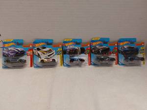 lot 39515 image: 5 Mixed International Short Card Vehicles