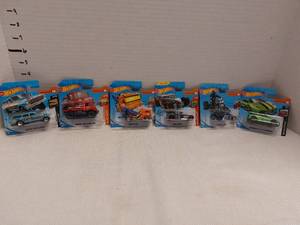 lot 39518 image: Mix of 6 International Short Card Hot Wheels Vehicles