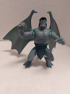 lot 39523 image: Gargoyles Series 1 Quick Strike GOLIATH 5.5 Action Figure Kenner 1995