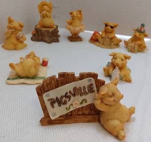 lot 39543 image: Pigsville Pig Piglets Figures