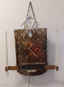 lot 39550 image: RARE Vintage Schlitz Beer Lighted Clock